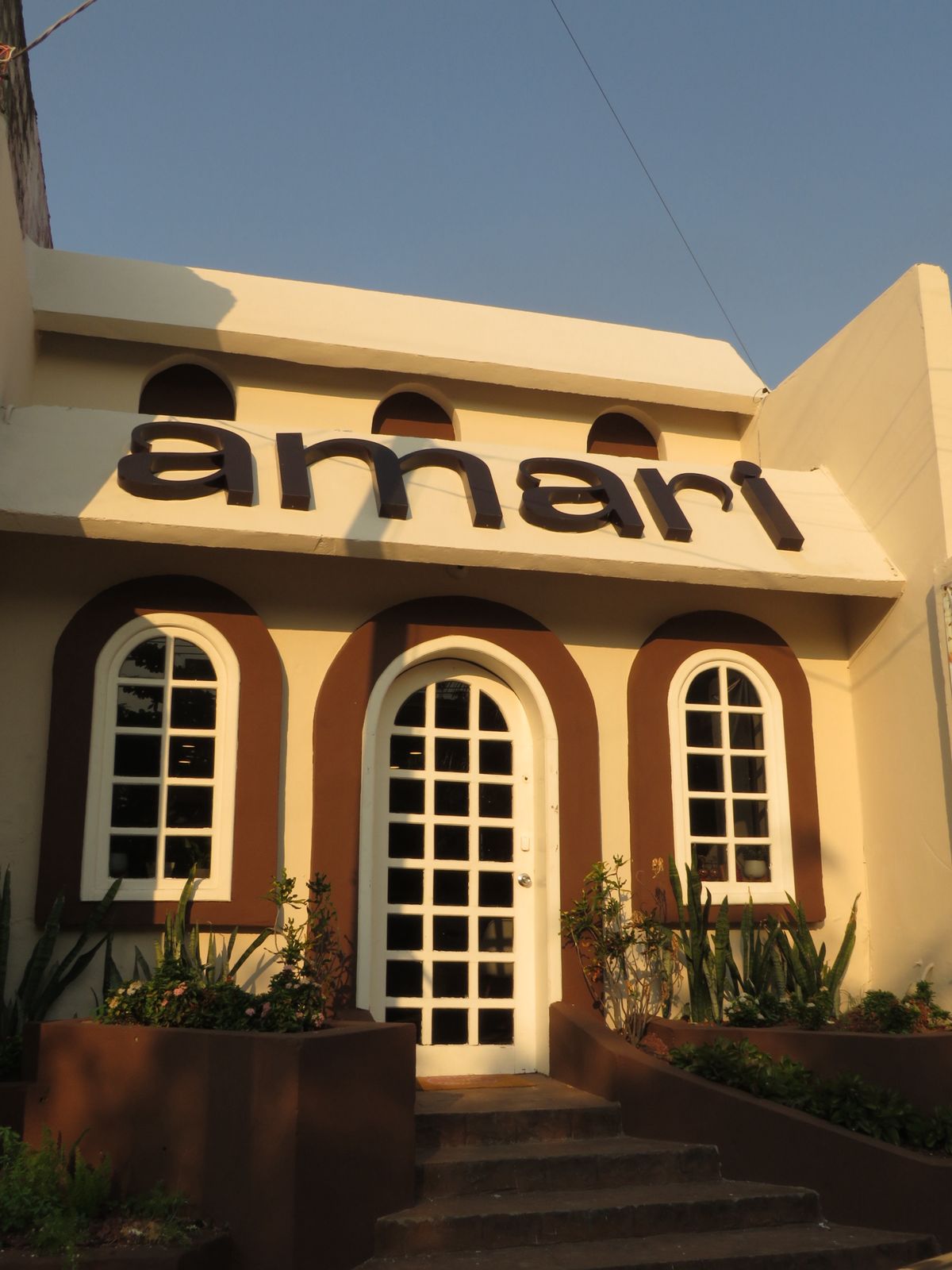 Fachada de amari repostería